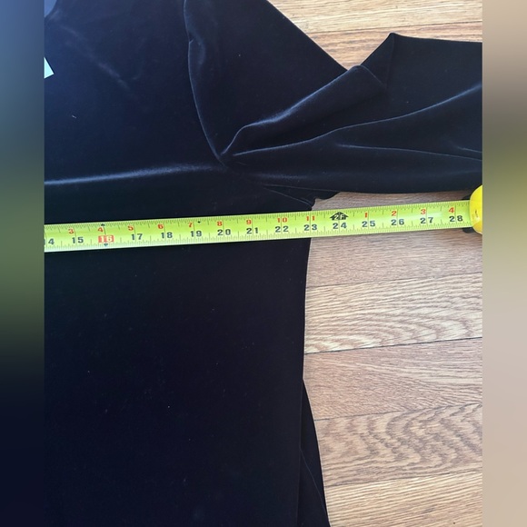 Chico’s Travelers Collection Black Assymetrical Velvet Tunic Top - Size 3 - NWT - Picture 8 of 10